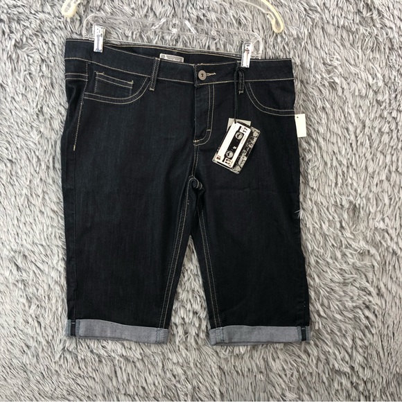 Soundgirl Shorts Womens Size 17 NWT Dark Blue Cuffed Hem - Picture 10 of 13